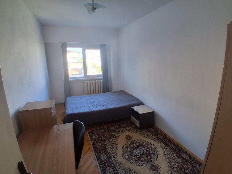 Apartament cu 3 camere decomandat în Păcurari