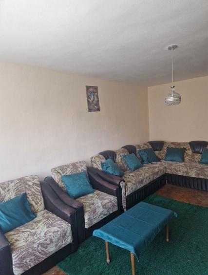 Apartament cu 3 camere decomandat în Exterior Vest