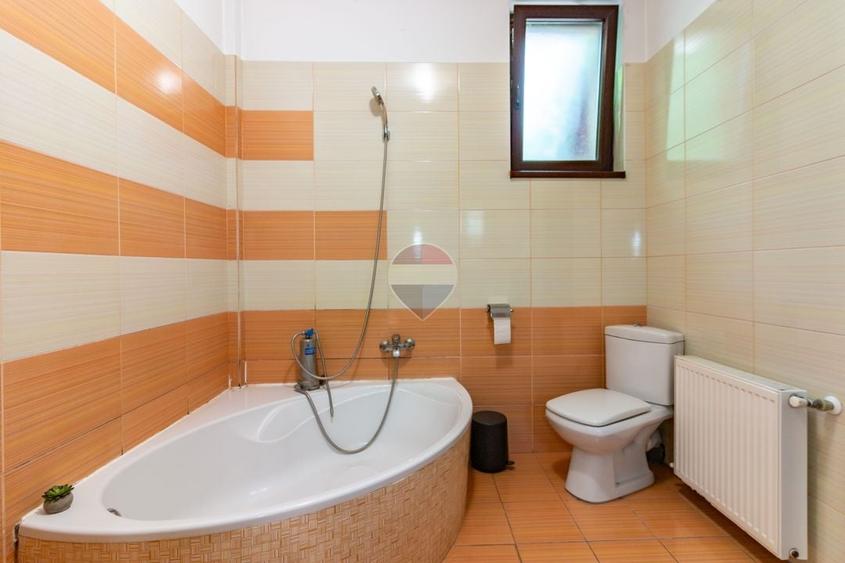 Casă individuală cu 6 camere cu Teren 850 Mp în Corbeanca