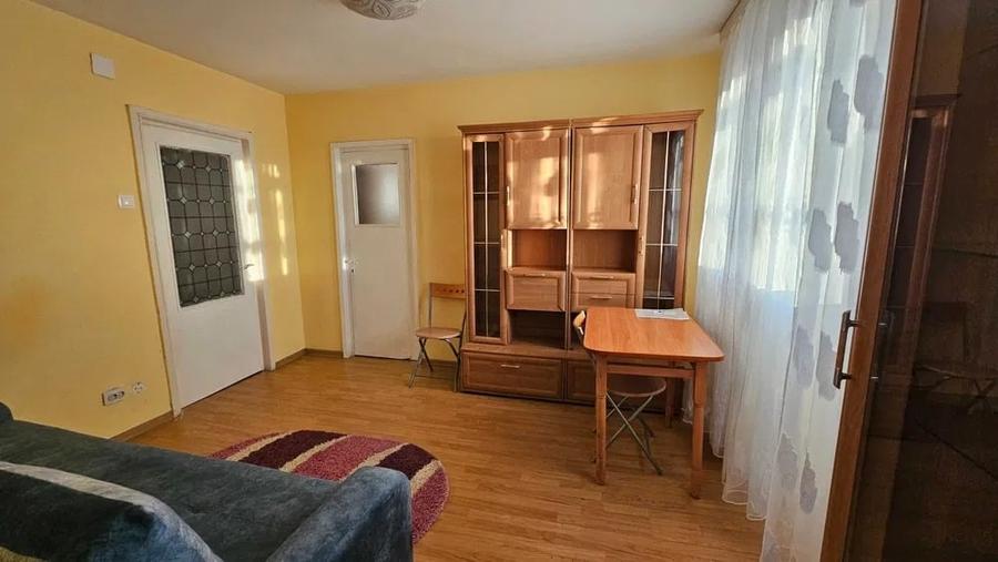 Apartament cu 2 camere semidecomandat, mobilat în Podu Roș