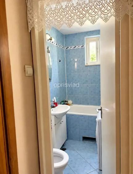 Proprietar vand apartament 2 camere Gherla, 52 mp, etaj 3, centrala, mobilat