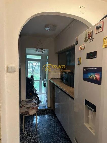 Apartament cu 3 camere decomandat în Podu Roș