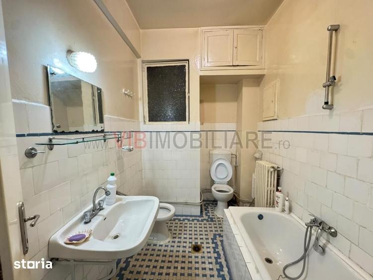 Apartament cu 3 camere decomandat în Romană