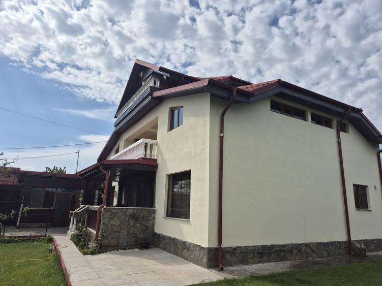 Casă cu 4 camere în Vasile Alecsandri