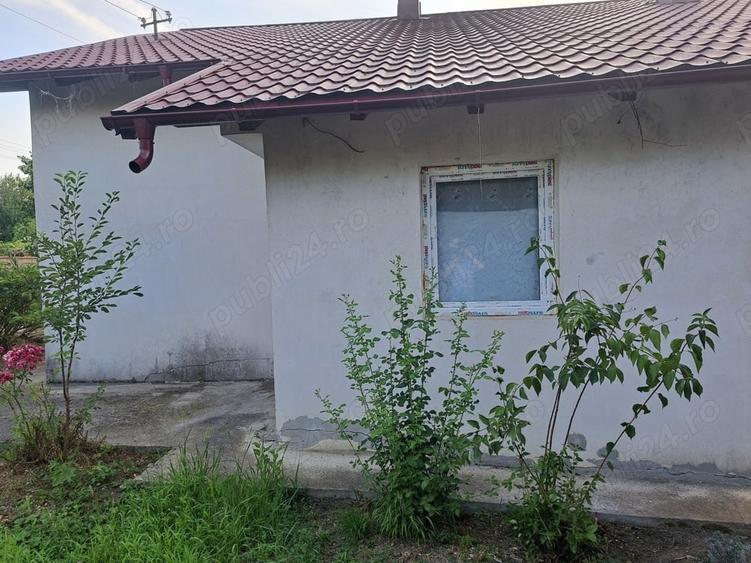 Casă cu 5 camere în Slătioarele