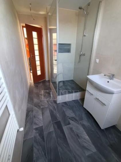 Apartament cu 3 camere semidecomandat, mobilat în Gheorgheni