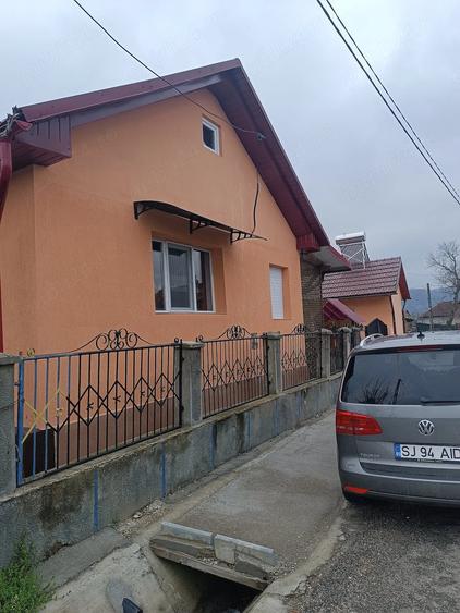 Casă cu 4 camere cu Teren 11700 Mp în Băbeni