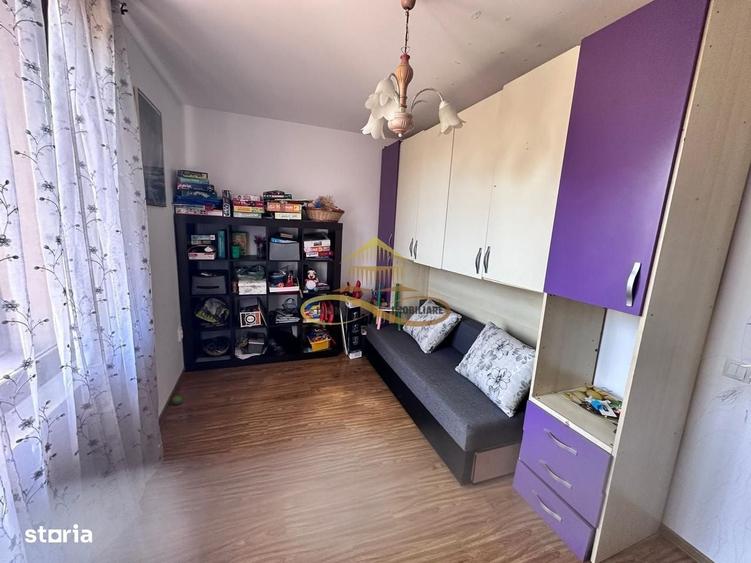 Casă cu 4 camere în Siretu