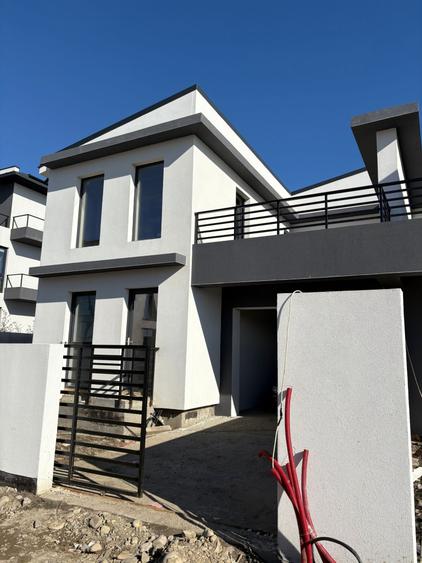 Duplex cu 4 camere cu Canalizare în Câmpineanca