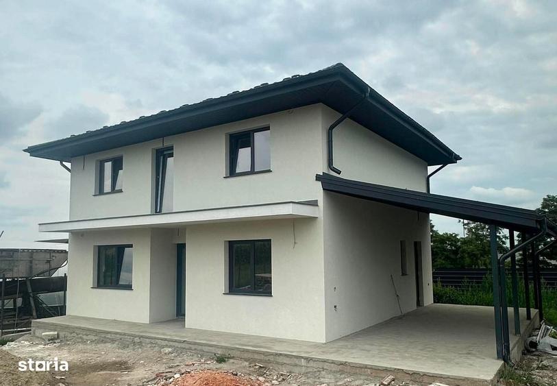 Casă cu 4 camere în Moara