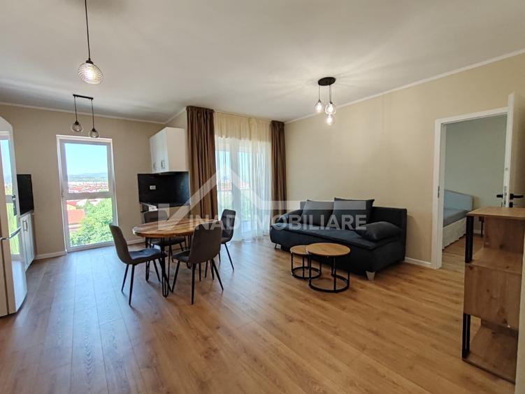 Apartament cu 2 camere semidecomandat, mobilat în Florești