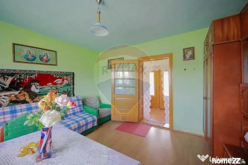 Casă cu 5 camere cu Teren 55706 Mp în Valea Târnei