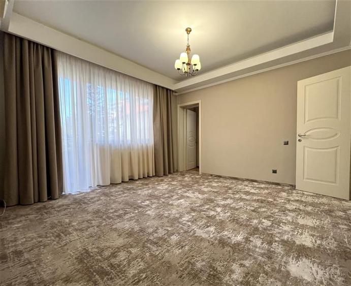 Apartament cu 3 camere semidecomandat, mobilat în Herăstrău