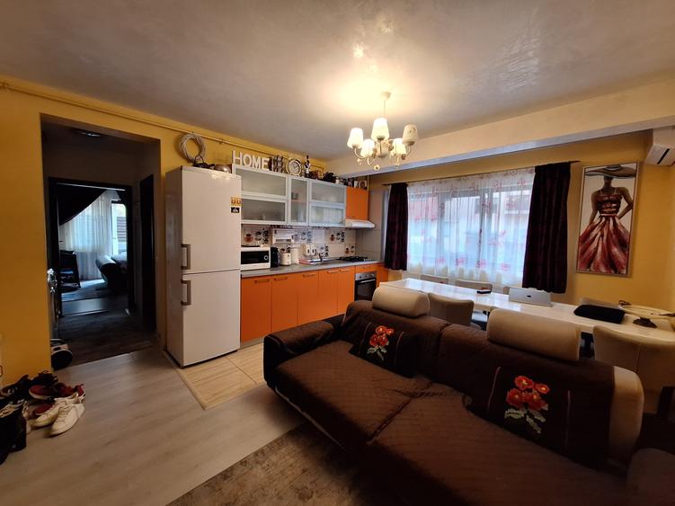 Apartament cu 3 camere semidecomandat, mobilat în Florești