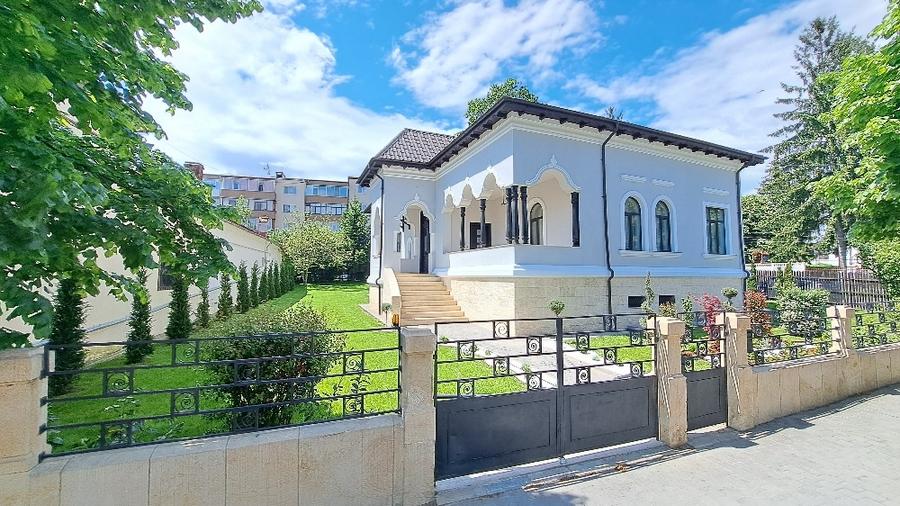 Casă individuală cu 5 camere cu Canalizare în Central