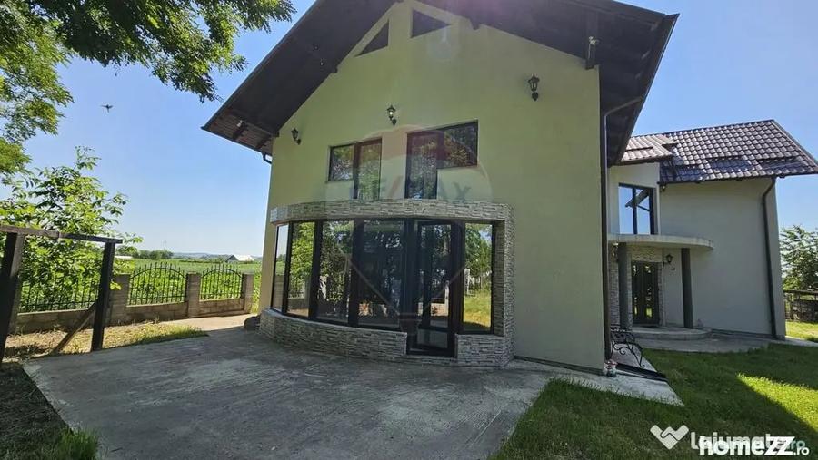 Casă cu 6 camere cu Teren 3600 Mp în Hănțești