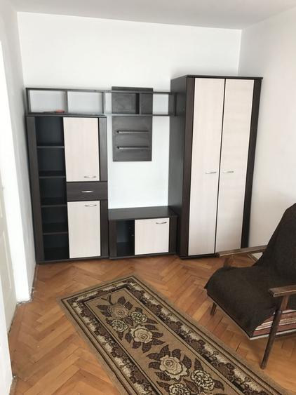 Apartament cu 3 camere decomandat, mobilat în Cetate