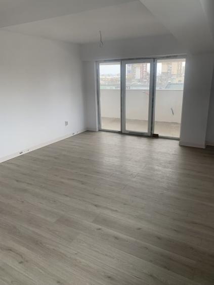 Apartament cu 4 camere decomandat în George Enescu