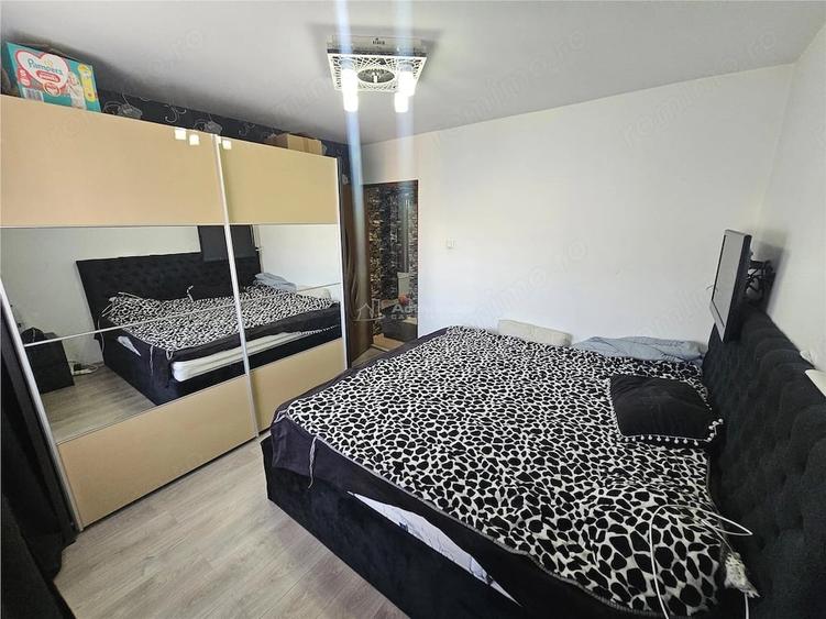 Apartament cu 3 camere decomandat în Cuptoare (Reșița)