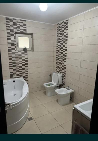 Casă individuală cu 4 camere cu Canalizare în Malu Mare
