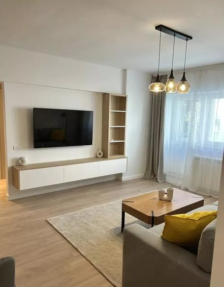 Apartament cu 3 camere semidecomandat, mobilat în Floreasca