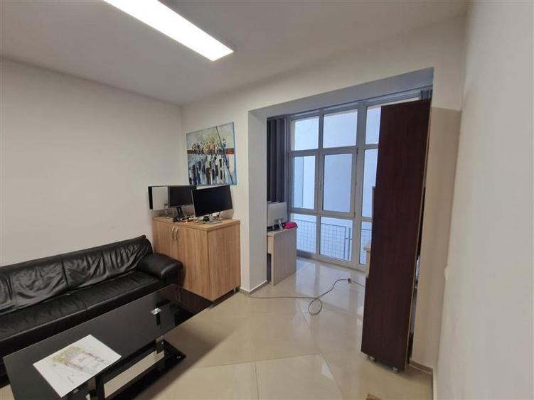 Apartament cu 3 camere semidecomandat în Herăstrău