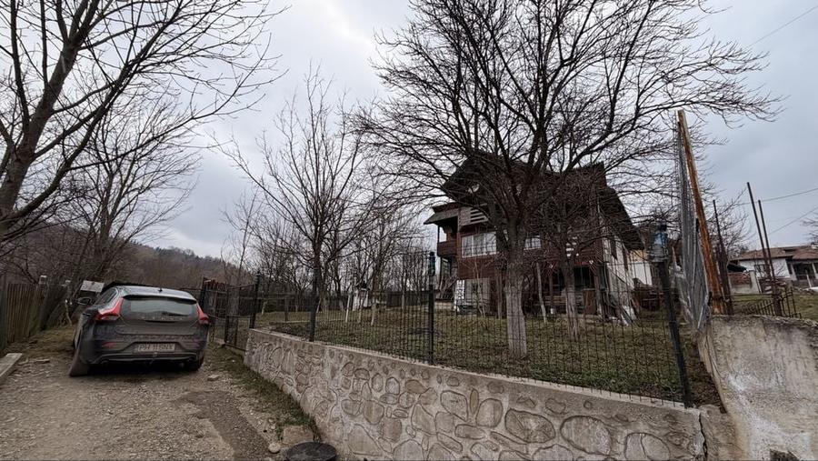 Casă cu 3 camere în Cerașu