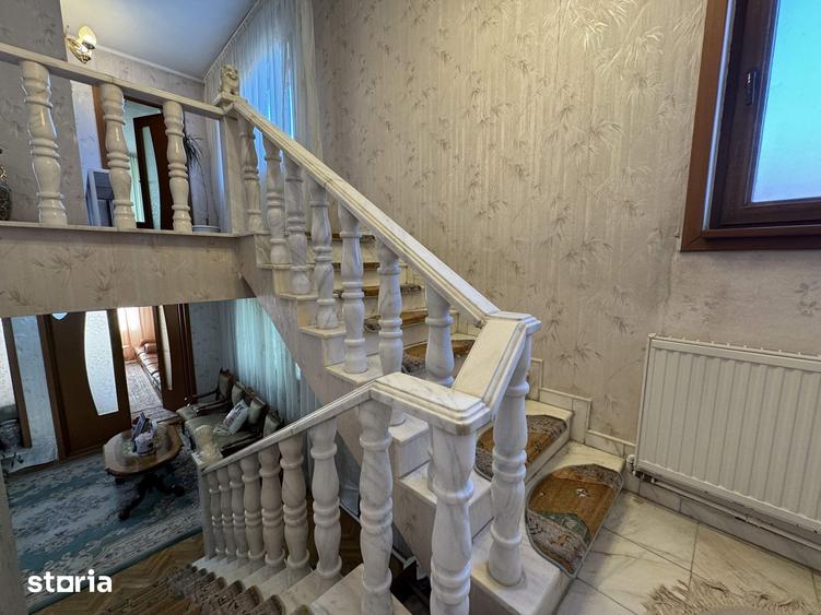 Casă cu 8 camere cu Teren 4057 Mp în Găneasa