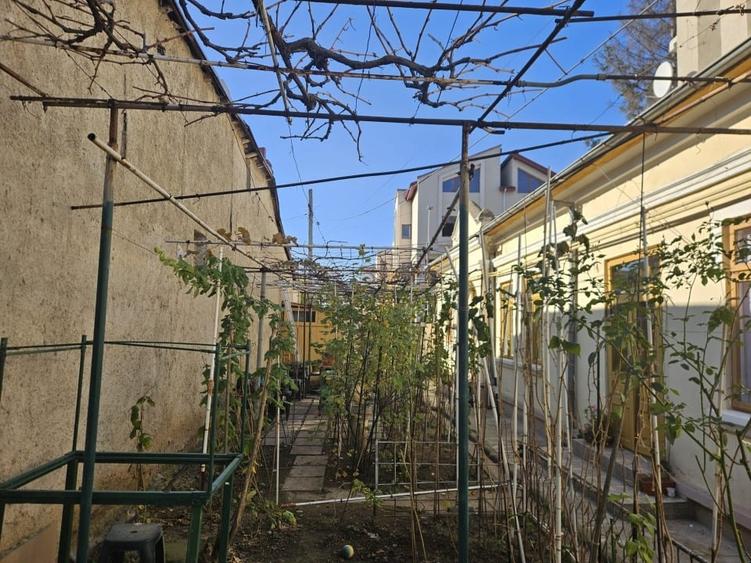 Duplex cu 5 camere cu Canalizare în Dorobanți