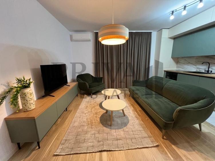 Apartament cu 3 camere decomandat, mobilat în Central