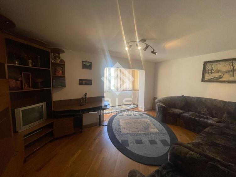 Apartament cu 3 camere decomandat în Sud