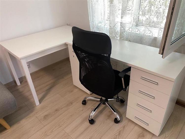 Apartament cu 2 camere decomandat în Podul de Fier