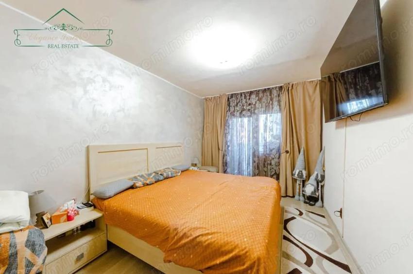 Apartament cu 5 camere decomandat în Miorița