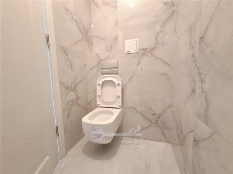 Apartament cu 3 camere semidecomandat în Cug