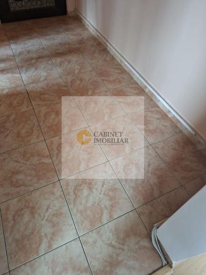 Apartament cu 3 camere semidecomandat în Gorjului