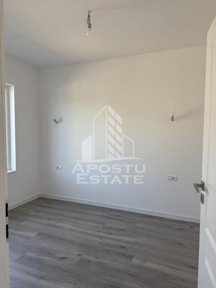 Duplex cu 5 camere cu Canalizare în Ghiroda
