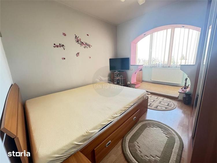 Apartament cu 3 camere decomandat în Valea Aurie