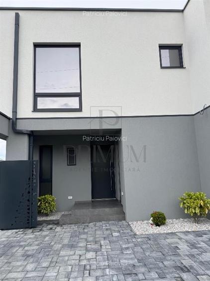 Duplex cu 5 camere cu Canalizare în Dumbrăvița