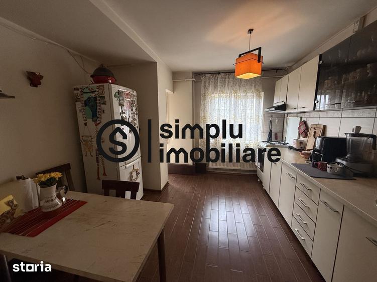 Apartament cu 4 camere decomandat în 1 Mai