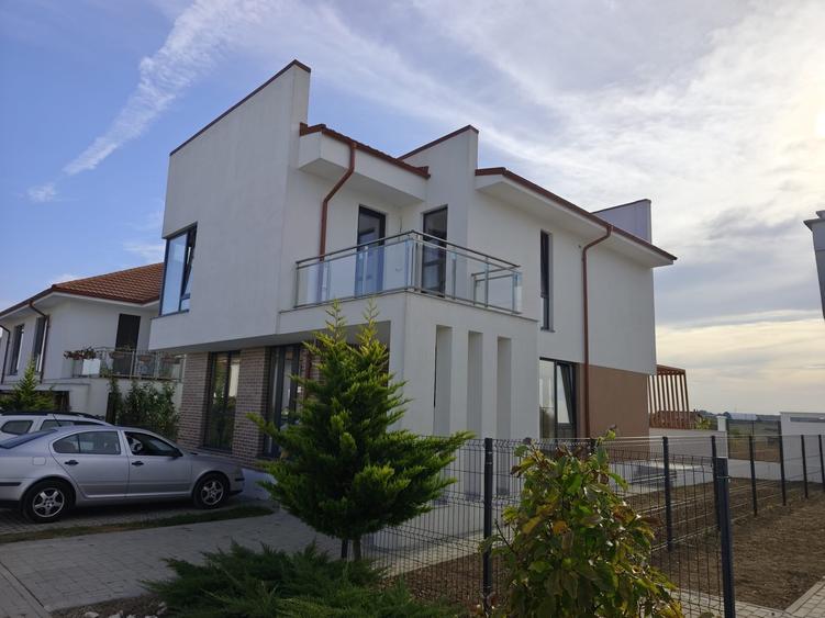 Casă individuală cu 5 camere cu Canalizare în Mogoșoaia