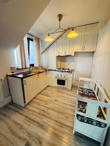 Apartament cu 3 camere decomandat, mobilat în Bucium