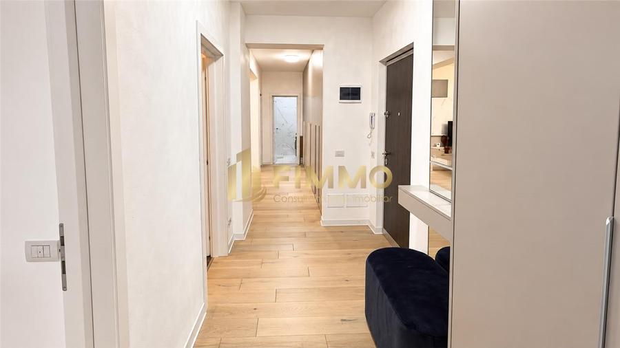 Apartament cu 3 camere semidecomandat, mobilat în Central