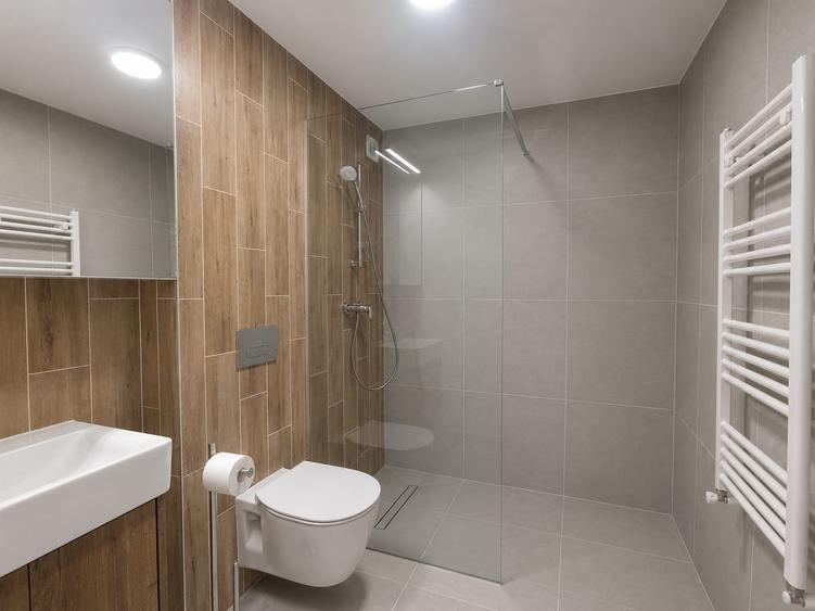 Apartament cu 2 camere semidecomandat în Tractorul