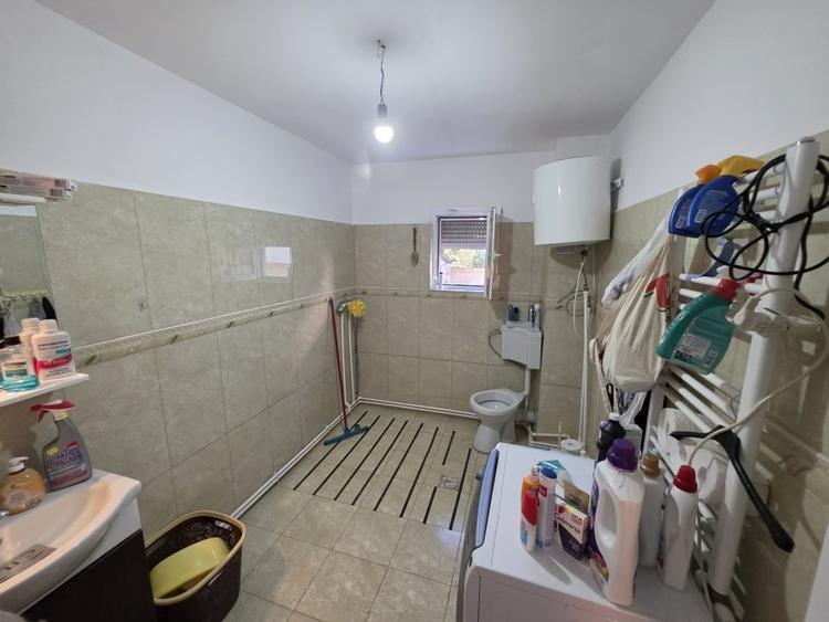 Casă individuală cu 4 camere cu Canalizare în Valu lui Traian