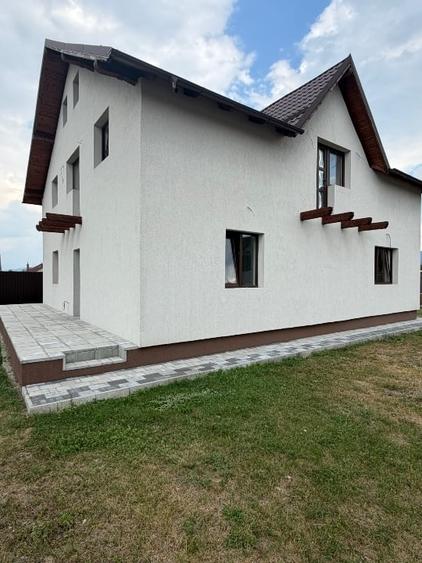 Casă individuală cu 5 camere cu Canalizare în Tărlungeni