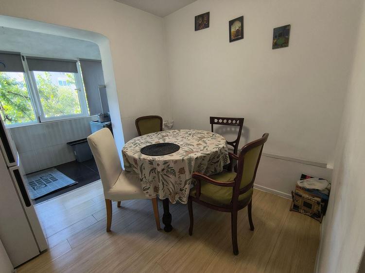 Apartament cu 3 camere decomandat în Far