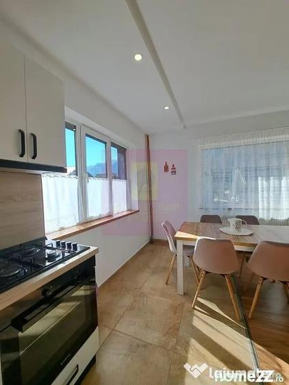 Casă cu 7 camere cu Teren 248 Mp în Piatra Arsă