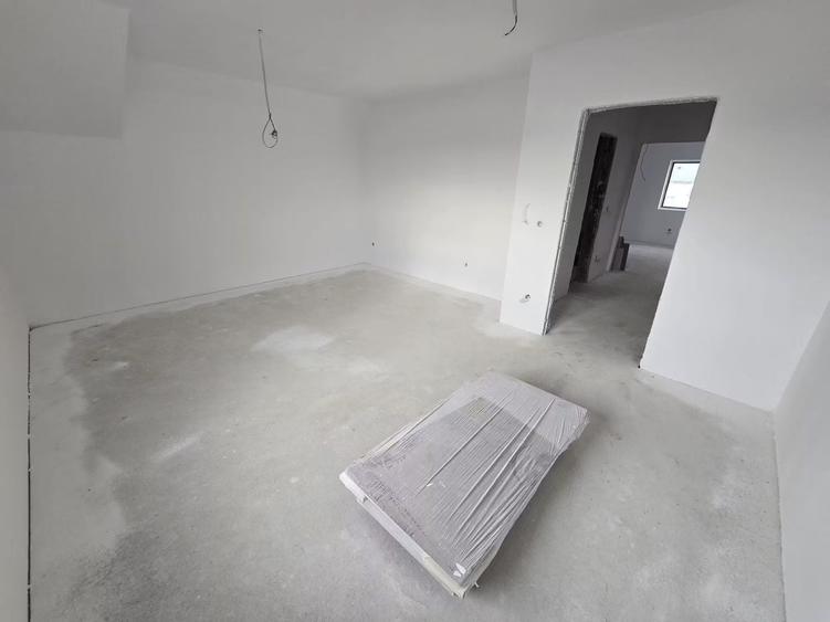 Duplex cu 4 camere cu Canalizare în Moșnița Nouă