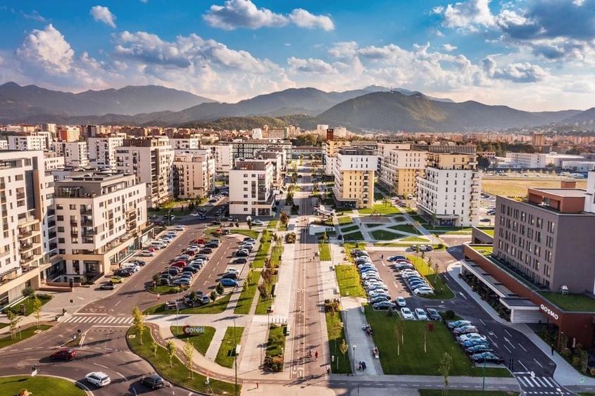 Apartament cu 3 camere nedecomandat în Tractorul