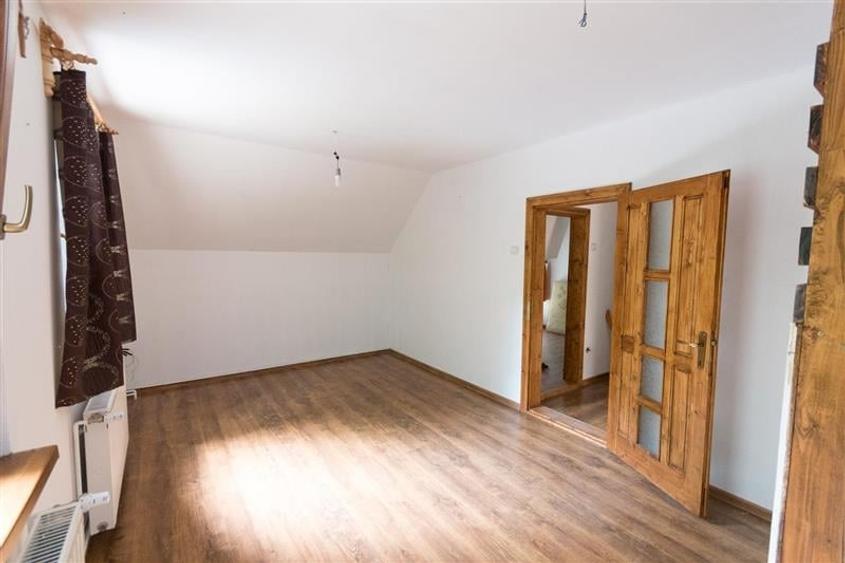 Duplex cu 3 camere cu Canalizare în Nord-Est